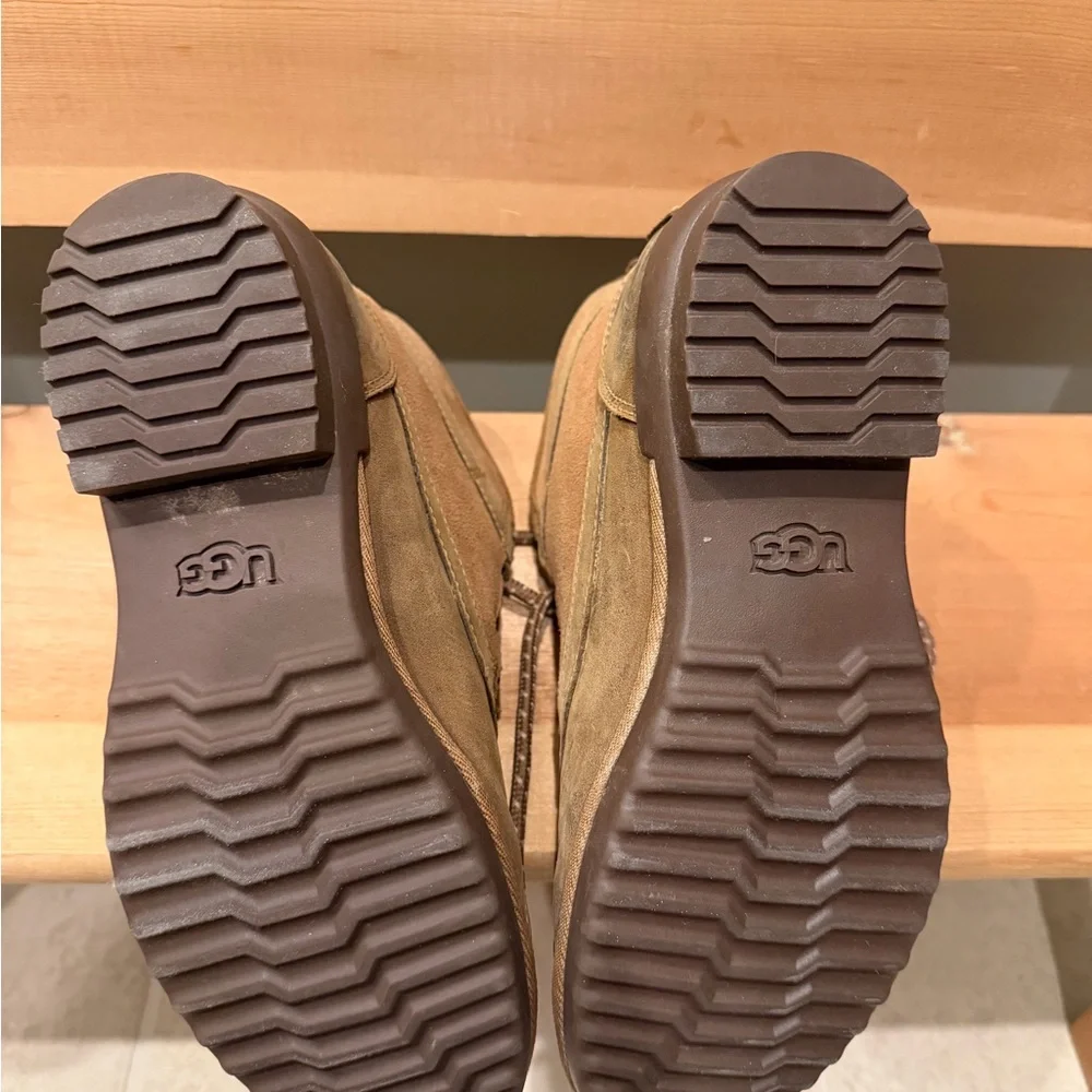 UGG women’s size 7 Tan Suede Duck Boots - Picture 5 of 7